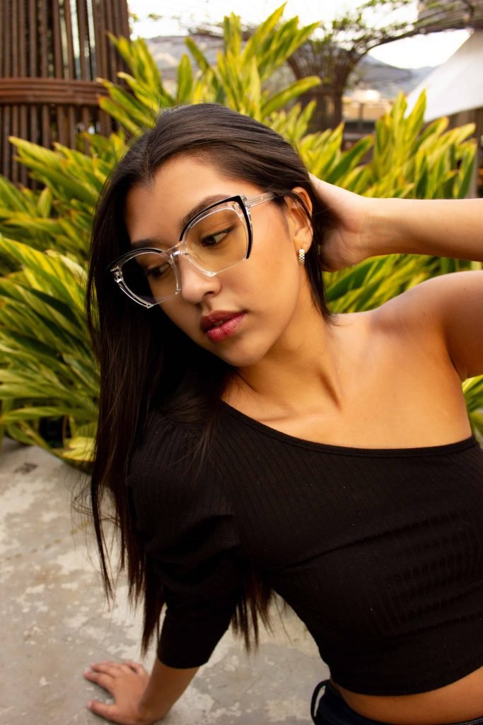 montura de gafas transparente