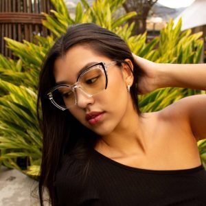 montura de gafas transparente