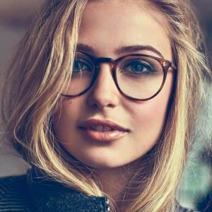 Mujer lentes de moda