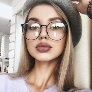 Mujer lentes de moda