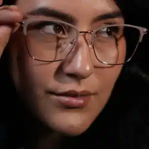 Gafas cuadradas para mujer combinadas nude y dorado – Ref. 81109