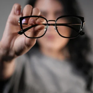 Gafas ojo de gato para mujer combinadas negro y dorado – Ref. 82117