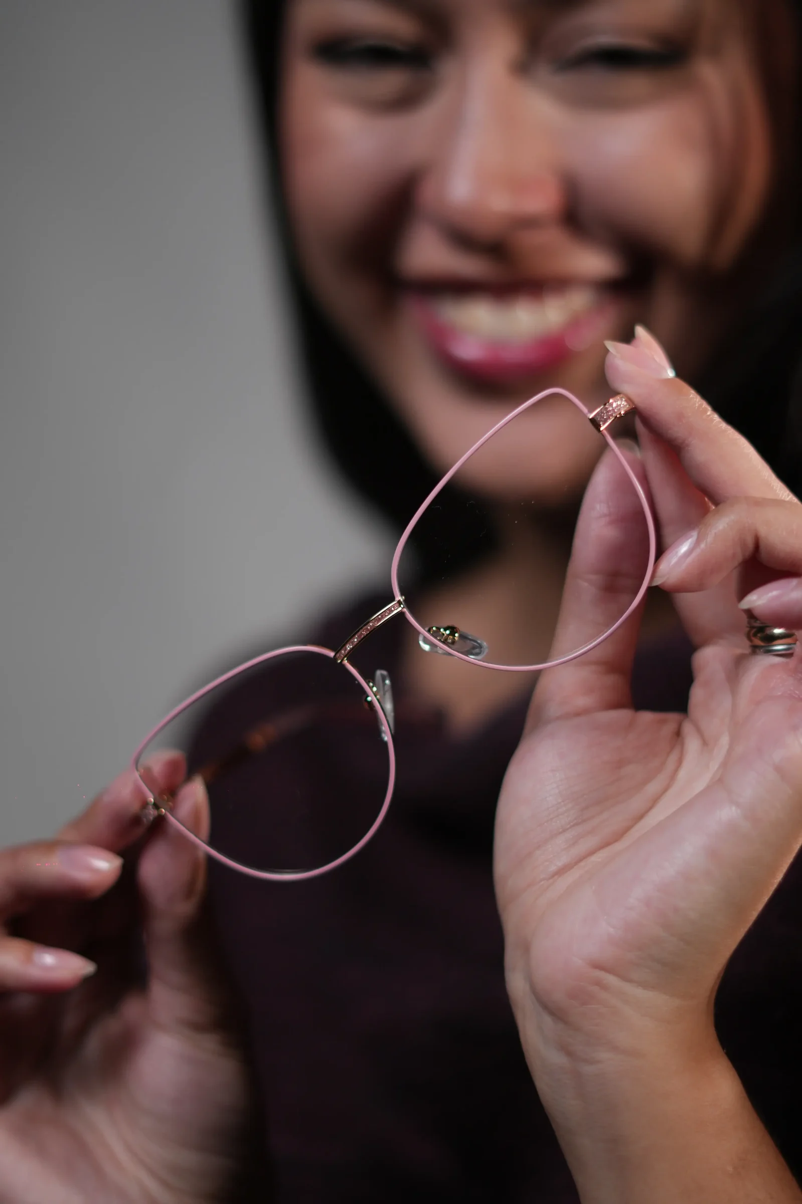 Monturas de gafas estilo gato rosado y dorado